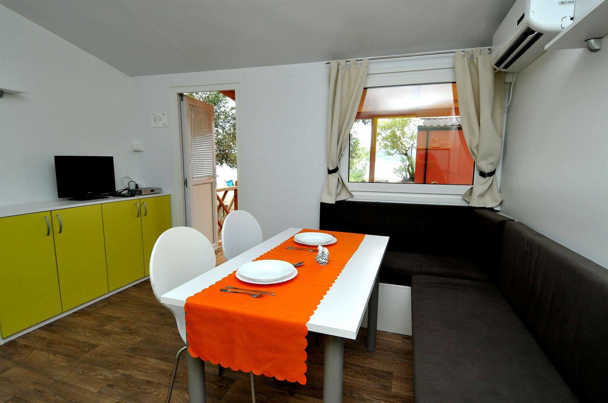Camp Perna Hotel Kuciste Luaran gambar